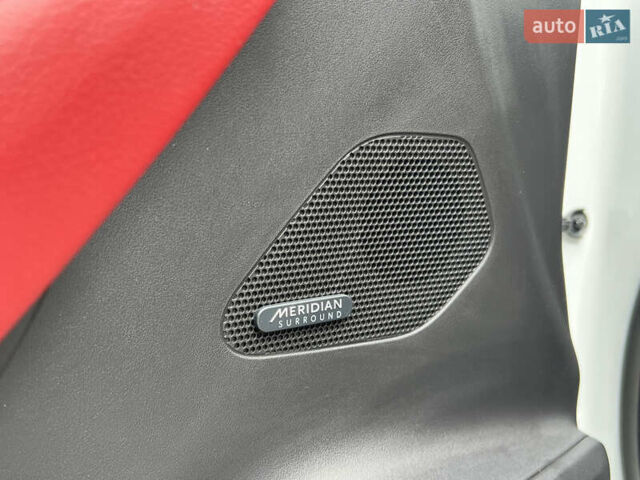 Белый Ягуар Ф-Пейс, объемом двигателя 2 л и пробегом 177 тыс. км за 28990 $, фото 57 на Automoto.ua