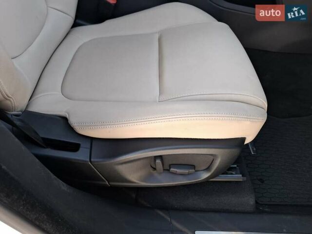 Білий Ягуар Ф-Пейс, об'ємом двигуна 2 л та пробігом 122 тис. км за 26500 $, фото 21 на Automoto.ua