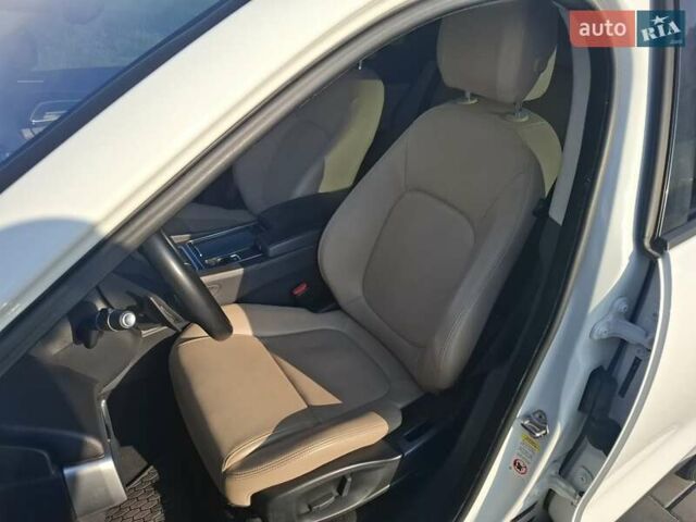 Білий Ягуар Ф-Пейс, об'ємом двигуна 2 л та пробігом 122 тис. км за 24400 $, фото 33 на Automoto.ua