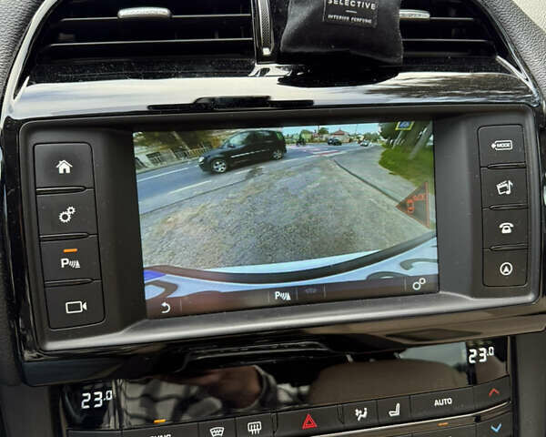 Белый Ягуар Ф-Пейс, объемом двигателя 3 л и пробегом 151 тыс. км за 22900 $, фото 23 на Automoto.ua