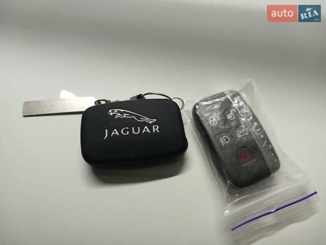 Белый Ягуар Ф-Пейс, объемом двигателя 2 л и пробегом 102 тыс. км за 24500 $, фото 34 на Automoto.ua