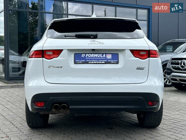 Белый Ягуар Ф-Пейс, объемом двигателя 2 л и пробегом 177 тыс. км за 28990 $, фото 6 на Automoto.ua