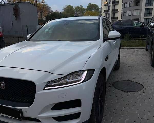 Белый Ягуар Ф-Пейс, объемом двигателя 2 л и пробегом 96 тыс. км за 38000 $, фото 1 на Automoto.ua