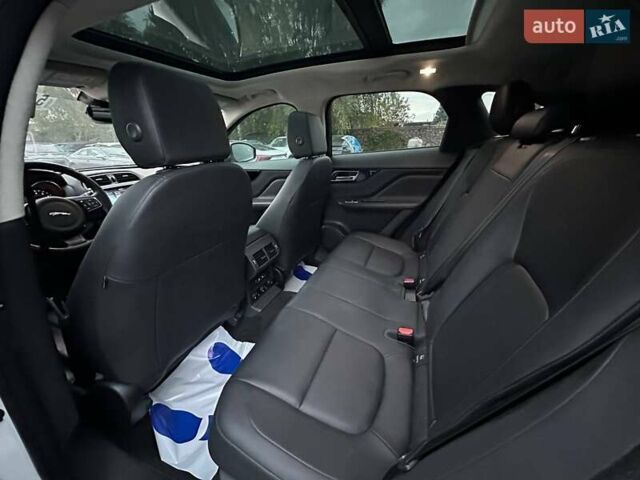 Белый Ягуар Ф-Пейс, объемом двигателя 3 л и пробегом 150 тыс. км за 17200 $, фото 15 на Automoto.ua