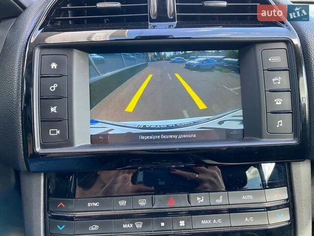 Белый Ягуар Ф-Пейс, объемом двигателя 2 л и пробегом 120 тыс. км за 22900 $, фото 24 на Automoto.ua