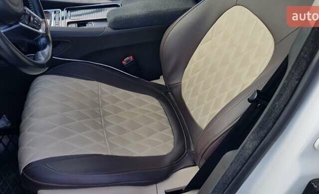 Білий Ягуар Ф-Пейс, об'ємом двигуна 2 л та пробігом 162 тис. км за 27000 $, фото 13 на Automoto.ua