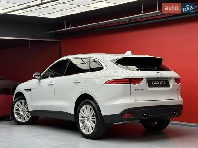 Белый Ягуар Ф-Пейс, объемом двигателя 3 л и пробегом 71 тыс. км за 27900 $, фото 29 на Automoto.ua