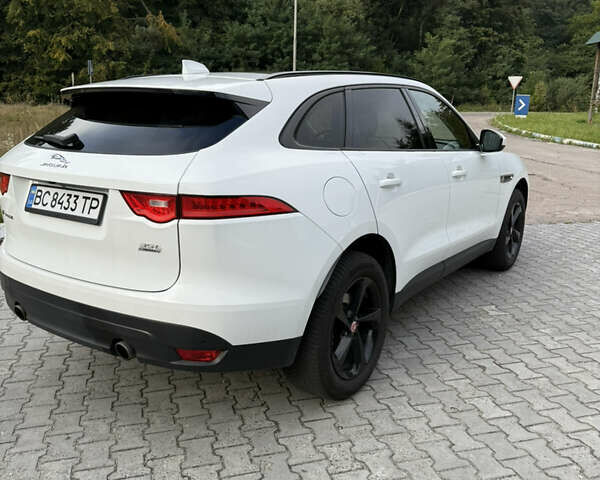 Белый Ягуар Ф-Пейс, объемом двигателя 3 л и пробегом 151 тыс. км за 22900 $, фото 3 на Automoto.ua