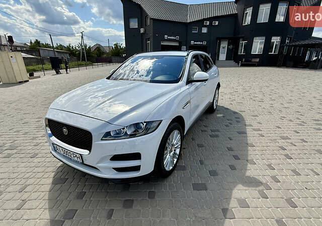 Белый Ягуар Ф-Пейс, объемом двигателя 2 л и пробегом 128 тыс. км за 23700 $, фото 1 на Automoto.ua