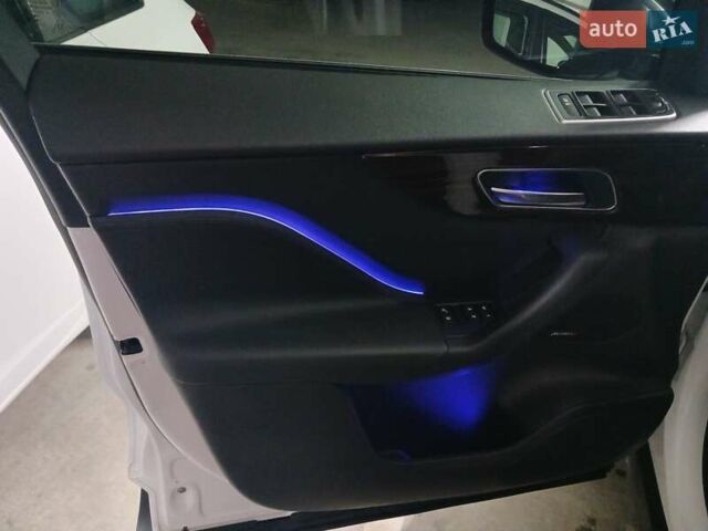 Белый Ягуар Ф-Пейс, объемом двигателя 2 л и пробегом 102 тыс. км за 24500 $, фото 44 на Automoto.ua