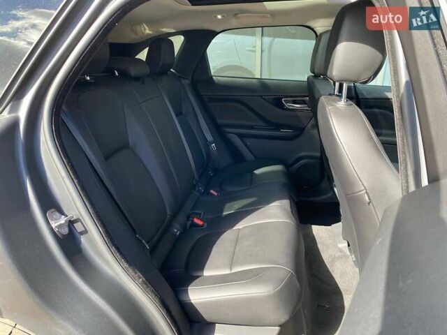 Белый Ягуар Ф-Пейс, объемом двигателя 2 л и пробегом 120 тыс. км за 22900 $, фото 18 на Automoto.ua