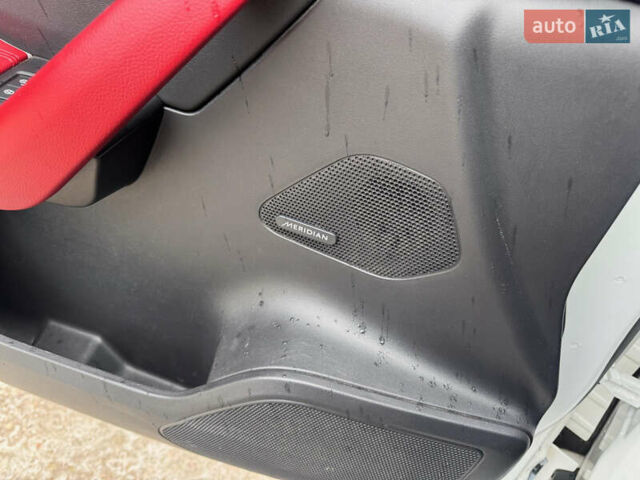 Білий Ягуар Ф-Пейс, об'ємом двигуна 2 л та пробігом 100 тис. км за 25700 $, фото 53 на Automoto.ua