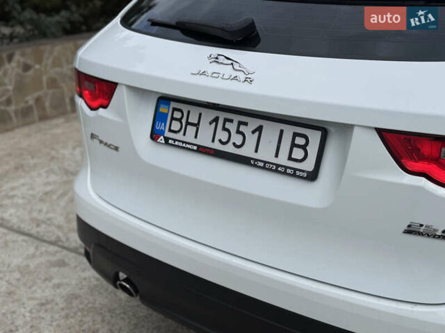 Білий Ягуар Ф-Пейс, об'ємом двигуна 2 л та пробігом 100 тис. км за 25700 $, фото 25 на Automoto.ua