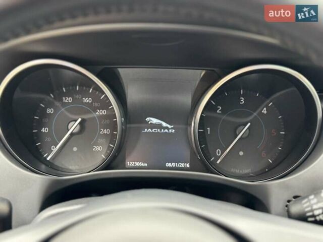 Білий Ягуар Ф-Пейс, об'ємом двигуна 2 л та пробігом 122 тис. км за 22500 $, фото 11 на Automoto.ua
