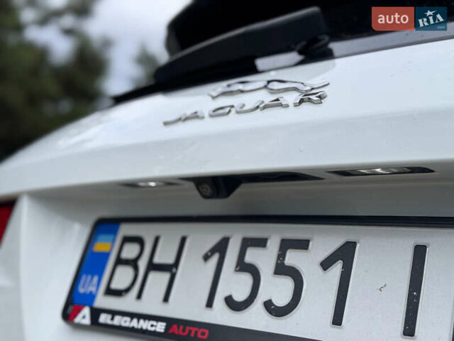 Білий Ягуар Ф-Пейс, об'ємом двигуна 2 л та пробігом 100 тис. км за 25700 $, фото 27 на Automoto.ua