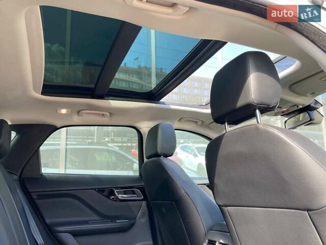 Белый Ягуар Ф-Пейс, объемом двигателя 2 л и пробегом 120 тыс. км за 22900 $, фото 19 на Automoto.ua