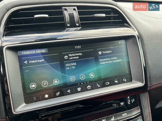 Белый Ягуар Ф-Пейс, объемом двигателя 2 л и пробегом 177 тыс. км за 28990 $, фото 38 на Automoto.ua