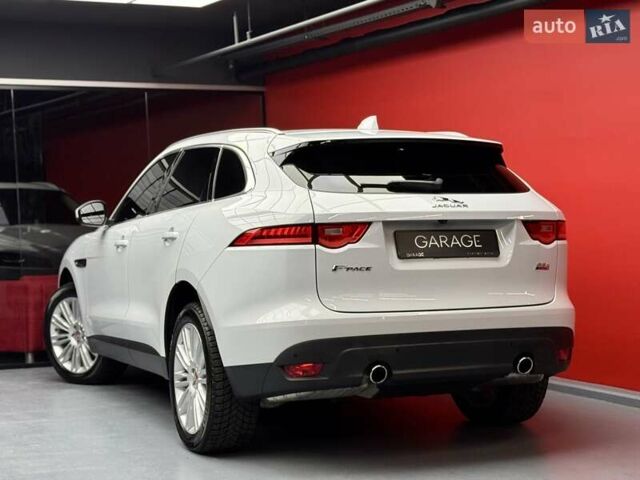 Белый Ягуар Ф-Пейс, объемом двигателя 3 л и пробегом 71 тыс. км за 27900 $, фото 28 на Automoto.ua