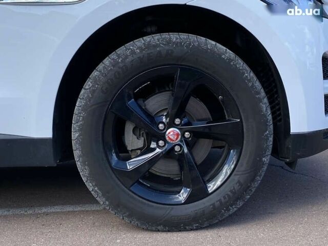 Белый Ягуар Ф-Пейс, объемом двигателя 2 л и пробегом 120 тыс. км за 23900 $, фото 16 на Automoto.ua