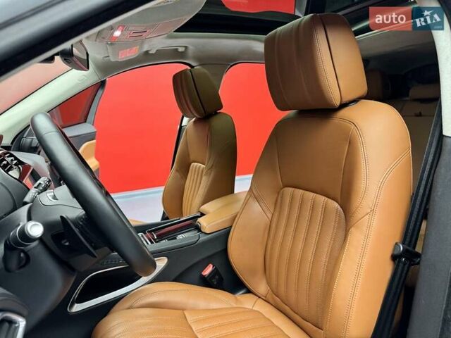 Белый Ягуар Ф-Пейс, объемом двигателя 3 л и пробегом 71 тыс. км за 27900 $, фото 35 на Automoto.ua