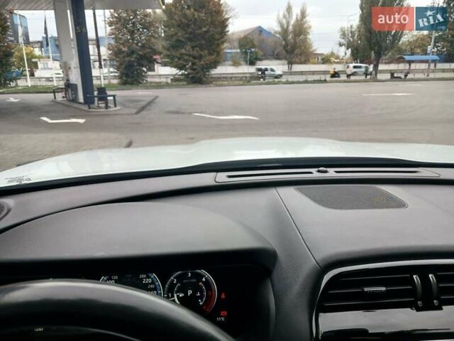 Белый Ягуар Ф-Пейс, объемом двигателя 2 л и пробегом 102 тыс. км за 24500 $, фото 27 на Automoto.ua