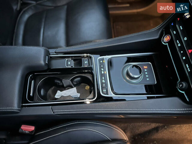 Белый Ягуар Ф-Пейс, объемом двигателя 3 л и пробегом 160 тыс. км за 25500 $, фото 28 на Automoto.ua