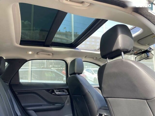 Белый Ягуар Ф-Пейс, объемом двигателя 2 л и пробегом 120 тыс. км за 23900 $, фото 21 на Automoto.ua