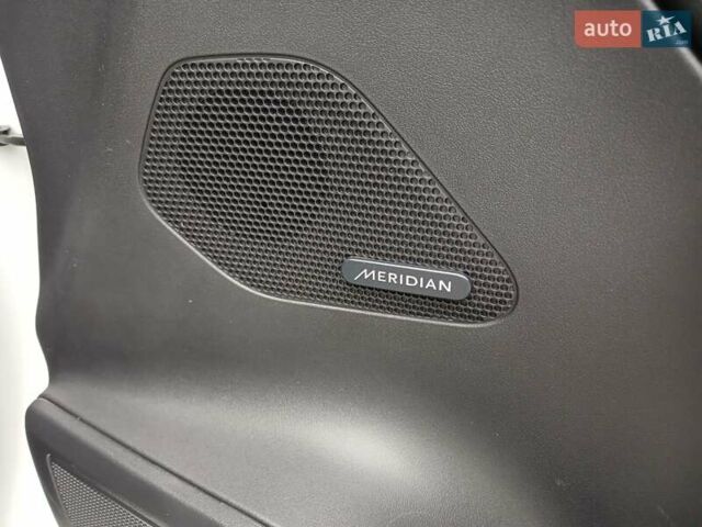 Белый Ягуар Ф-Пейс, объемом двигателя 2 л и пробегом 102 тыс. км за 24500 $, фото 25 на Automoto.ua