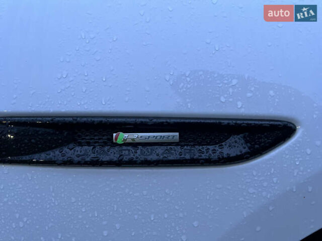 Белый Ягуар Ф-Пейс, объемом двигателя 3 л и пробегом 160 тыс. км за 25500 $, фото 36 на Automoto.ua