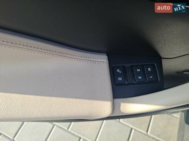 Білий Ягуар Ф-Пейс, об'ємом двигуна 2 л та пробігом 122 тис. км за 26500 $, фото 59 на Automoto.ua