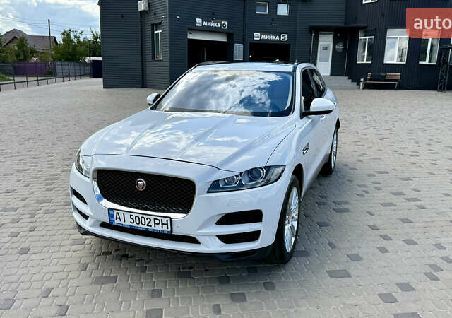 Белый Ягуар Ф-Пейс, объемом двигателя 2 л и пробегом 128 тыс. км за 23700 $, фото 4 на Automoto.ua