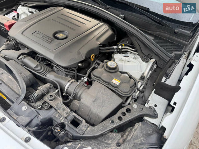 Білий Ягуар Ф-Пейс, об'ємом двигуна 2 л та пробігом 100 тис. км за 25700 $, фото 77 на Automoto.ua