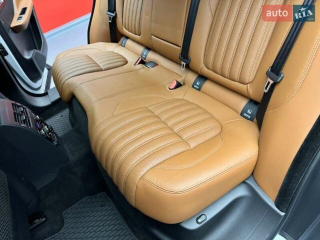 Белый Ягуар Ф-Пейс, объемом двигателя 3 л и пробегом 71 тыс. км за 27900 $, фото 51 на Automoto.ua