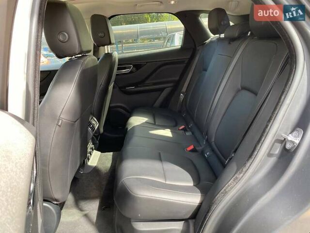 Белый Ягуар Ф-Пейс, объемом двигателя 2 л и пробегом 120 тыс. км за 22900 $, фото 15 на Automoto.ua