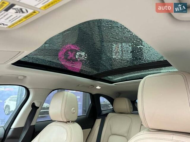 Белый Ягуар Ф-Пейс, объемом двигателя 2 л и пробегом 119 тыс. км за 26000 $, фото 18 на Automoto.ua