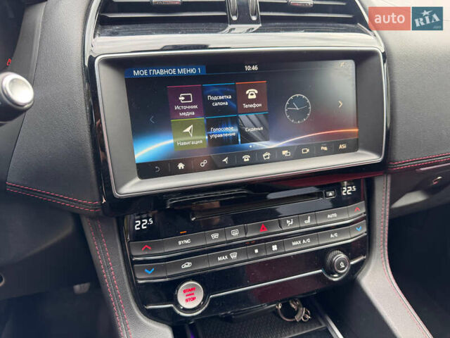 Білий Ягуар Ф-Пейс, об'ємом двигуна 2 л та пробігом 100 тис. км за 25700 $, фото 48 на Automoto.ua