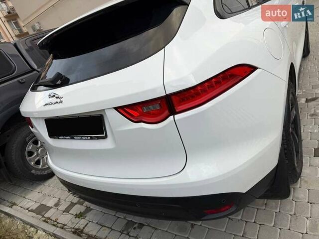 Белый Ягуар Ф-Пейс, объемом двигателя 2 л и пробегом 96 тыс. км за 38000 $, фото 20 на Automoto.ua