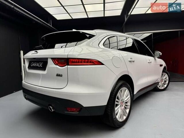 Белый Ягуар Ф-Пейс, объемом двигателя 3 л и пробегом 71 тыс. км за 27900 $, фото 18 на Automoto.ua