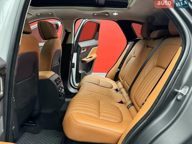 Белый Ягуар Ф-Пейс, объемом двигателя 3 л и пробегом 71 тыс. км за 27900 $, фото 49 на Automoto.ua