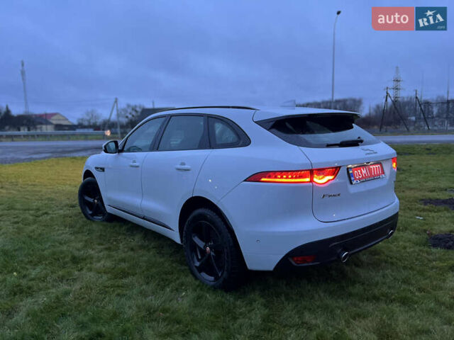 Белый Ягуар Ф-Пейс, объемом двигателя 3 л и пробегом 160 тыс. км за 25500 $, фото 7 на Automoto.ua