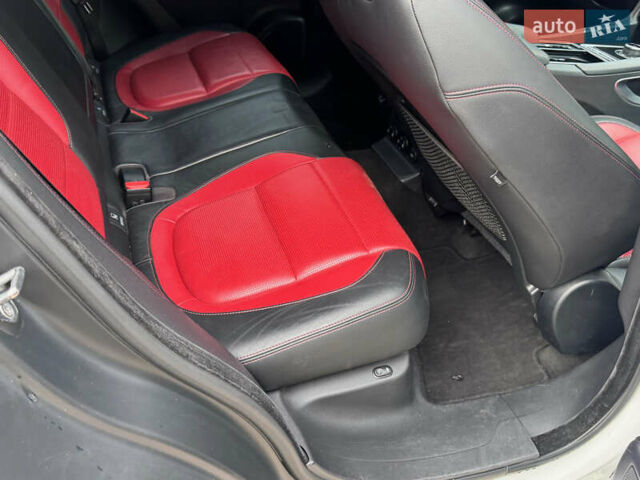 Білий Ягуар Ф-Пейс, об'ємом двигуна 2 л та пробігом 100 тис. км за 25700 $, фото 65 на Automoto.ua