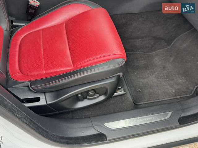 Білий Ягуар Ф-Пейс, об'ємом двигуна 2 л та пробігом 100 тис. км за 25700 $, фото 69 на Automoto.ua