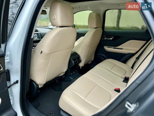 Белый Ягуар Ф-Пейс, объемом двигателя 3 л и пробегом 140 тыс. км за 21500 $, фото 29 на Automoto.ua