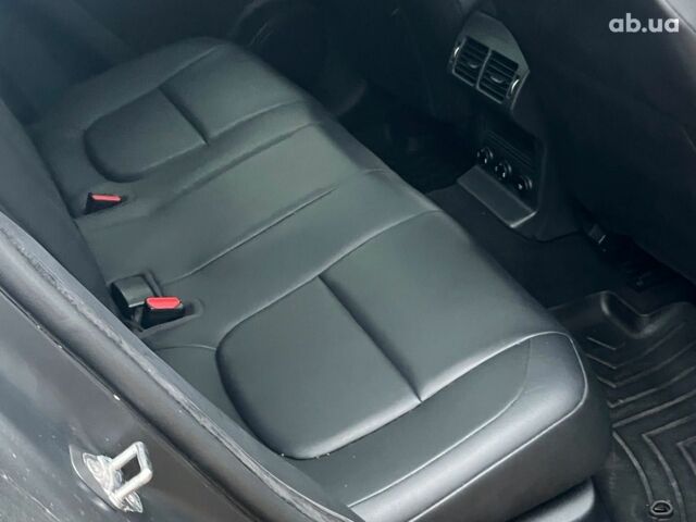 Белый Ягуар Ф-Пейс, объемом двигателя 2 л и пробегом 80 тыс. км за 25990 $, фото 26 на Automoto.ua