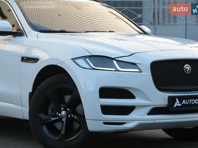 Білий Ягуар Ф-Пейс, об'ємом двигуна 2 л та пробігом 40 тис. км за 29500 $, фото 1 на Automoto.ua