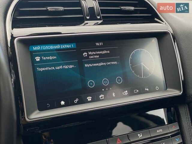 Белый Ягуар Ф-Пейс, объемом двигателя 2 л и пробегом 121 тыс. км за 23490 $, фото 25 на Automoto.ua