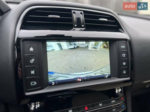 Белый Ягуар Ф-Пейс, объемом двигателя 3 л и пробегом 140 тыс. км за 21500 $, фото 48 на Automoto.ua