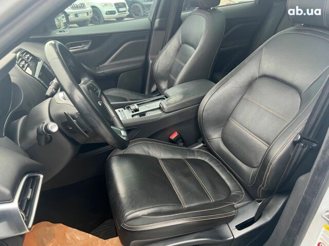 Белый Ягуар Ф-Пейс, объемом двигателя 2 л и пробегом 129 тыс. км за 25590 $, фото 21 на Automoto.ua