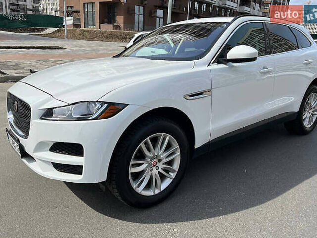 Білий Ягуар Ф-Пейс, об'ємом двигуна 2 л та пробігом 95 тис. км за 15000 $, фото 2 на Automoto.ua