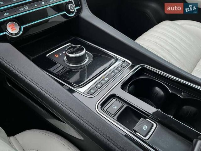 Білий Ягуар Ф-Пейс, об'ємом двигуна 3 л та пробігом 18 тис. км за 23990 $, фото 21 на Automoto.ua
